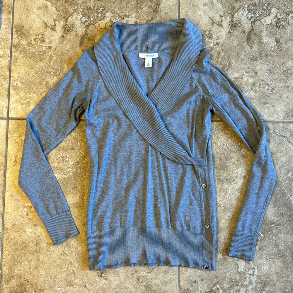 White House black market sweater size small